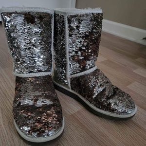 ugg sparkle champagne Size 7